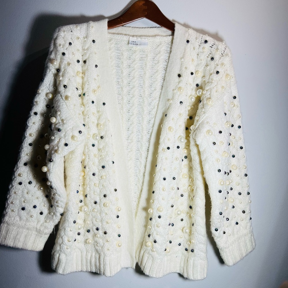 White Pearl Detailed Knit Cardigan**Small $348 - Picture 6 of 8